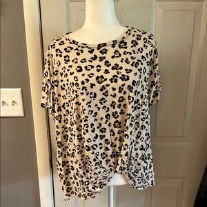 Maurices Black and Tan Relaxed Tie Front T-Shirt